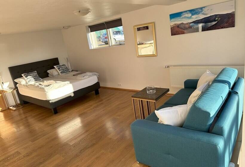 استودیوی استاندارد, Guesthouse Dyngja