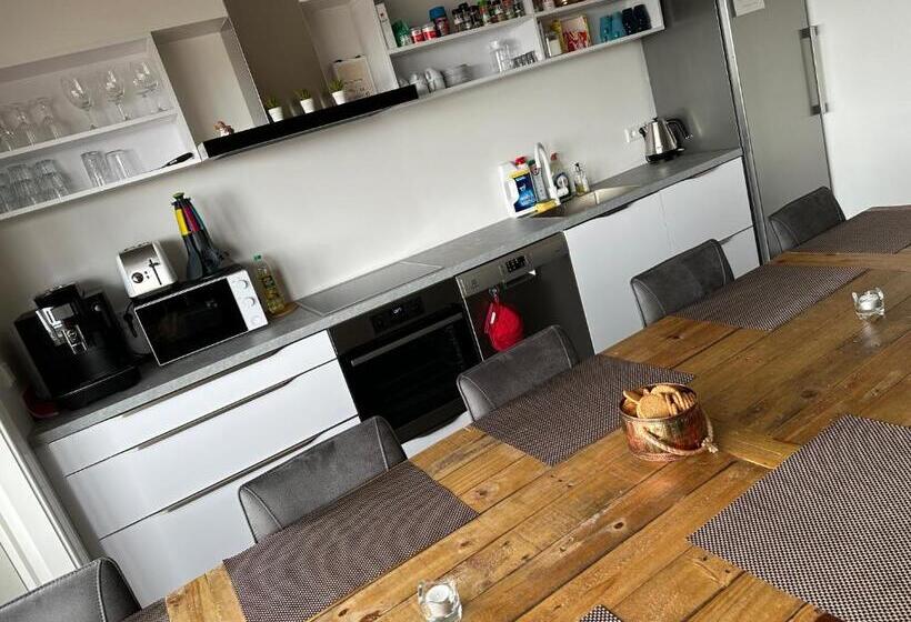 اتاق پایه با سرویس بهداشتی مشترک, Guesthouse Dyngja