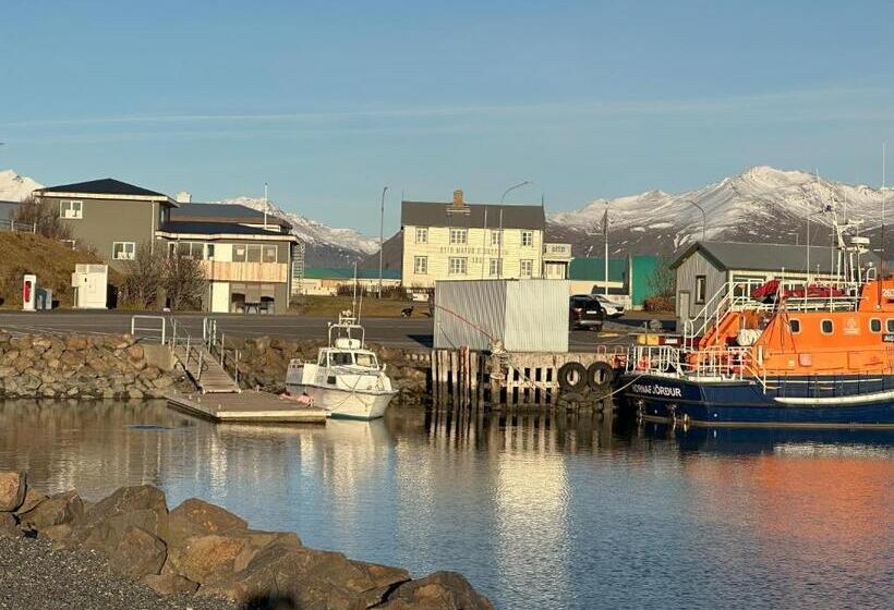 اتاق استاندارد سه تخته با سرویس بهداشتی مشترک, Guesthouse Dyngja