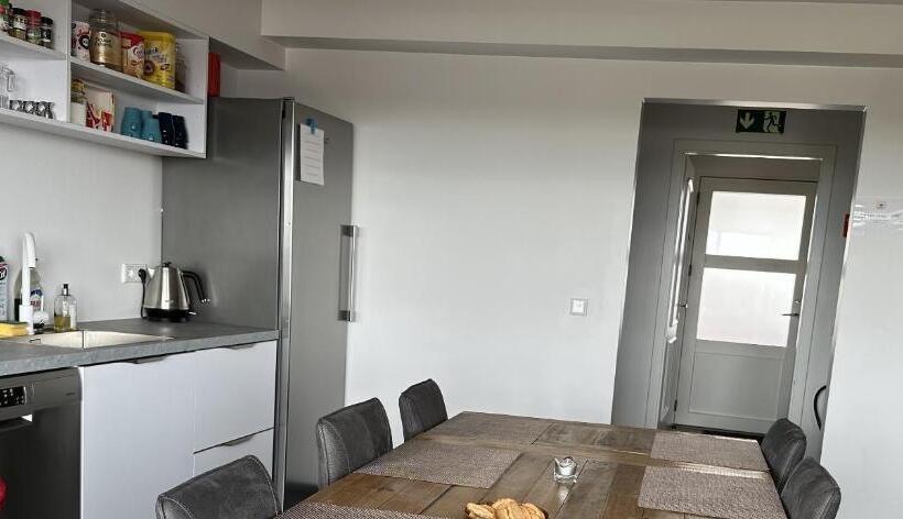 اتاق استاندارد سه تخته با سرویس بهداشتی مشترک, Guesthouse Dyngja