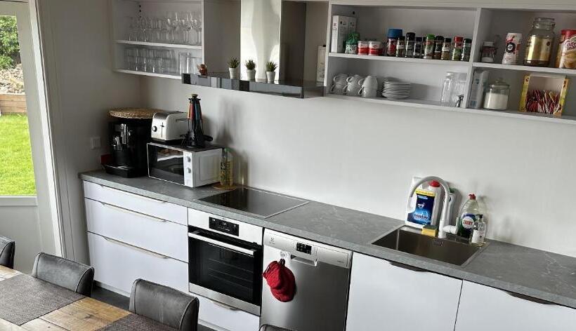 اتاق استاندارد سه تخته با سرویس بهداشتی مشترک, Guesthouse Dyngja