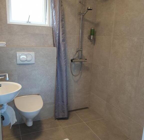 استودیوی استاندارد, Guesthouse Dyngja