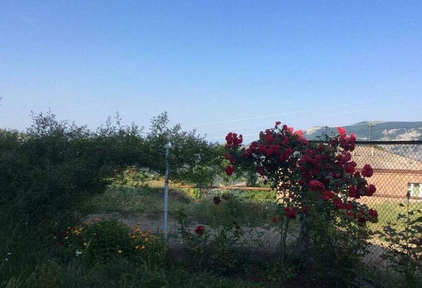 اتاق استاندارد سه نفره, Bed And Breakfast John And Lena