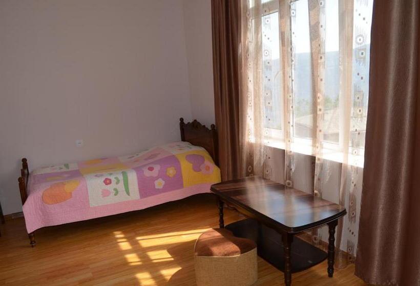 اتاق استاندارد سه نفره, Bed And Breakfast John And Lena