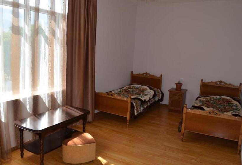 اتاق استاندارد سه نفره, Bed And Breakfast John And Lena