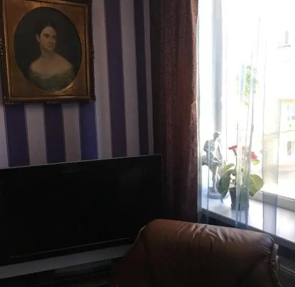 Studio Standard, Kardinal