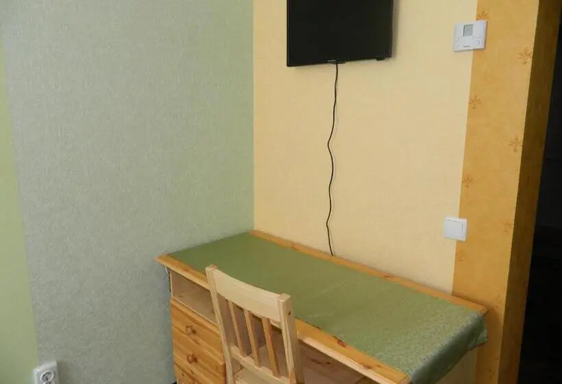 Pokój Standard Trzyosobowy, Kardinal