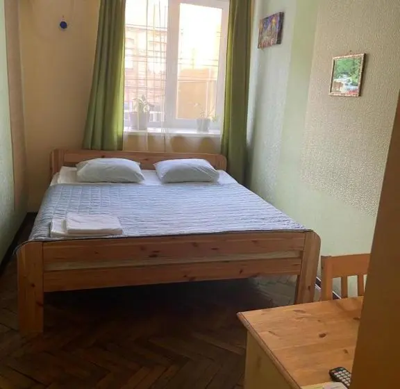 Pokój Standard Trzyosobowy, Kardinal