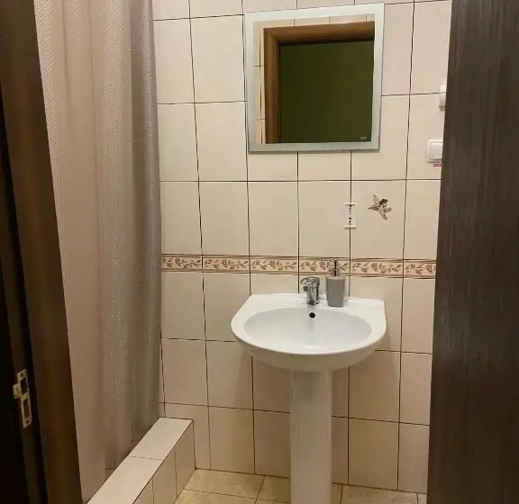 Pokój Standard Wspólna Łazienka, Kardinal