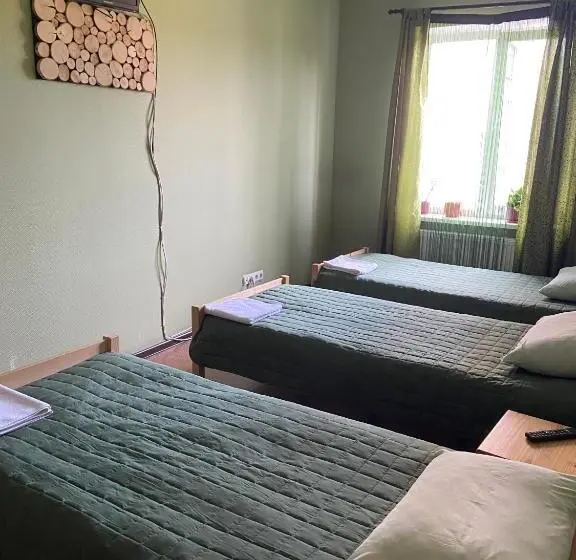 Economy Triple Room, Kardinal