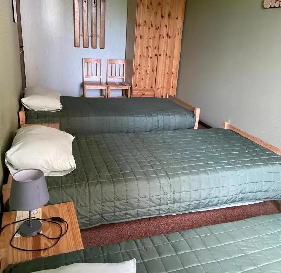 Economy Triple Room, Kardinal