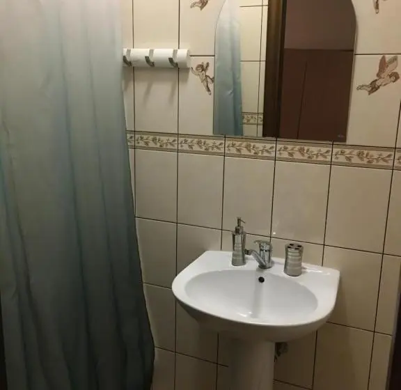 Pokój Rodzinny, Kardinal