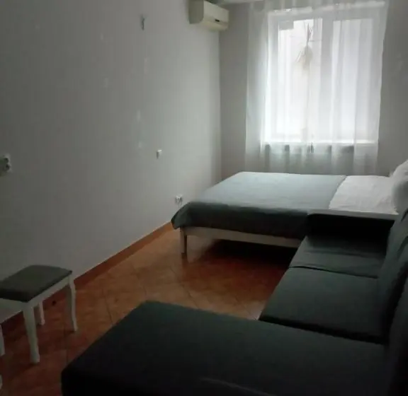 Pokój Trzyosobowy Standard Wspólna Łazienka, Kardinal
