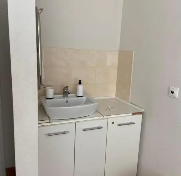 Pokój Standard Czteroosobowy Wspólna Łazienka, Kardinal