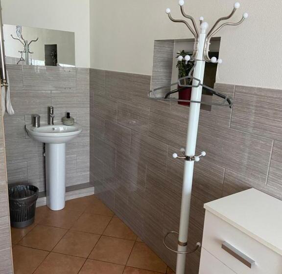 Camera Quadrupla Standard Bagno Condiviso, Kardinal