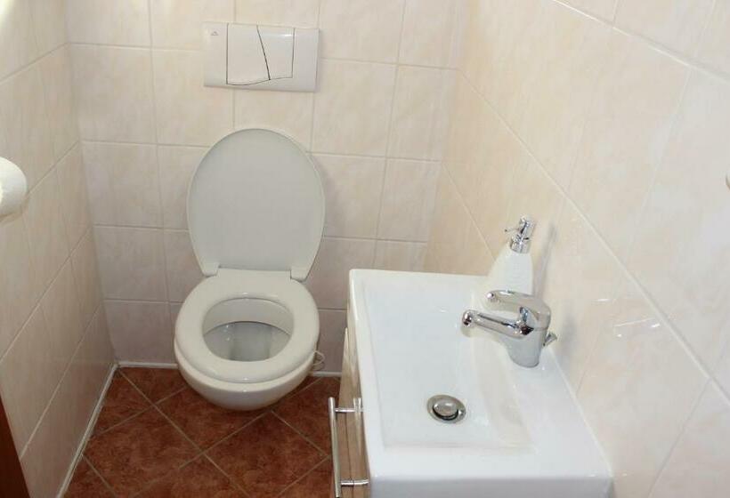 带2个卧室的公寓, Pension Lukas