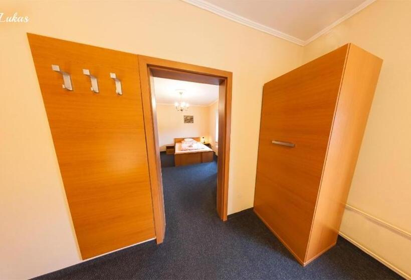 Standard Connecting Room, Pension Lukas