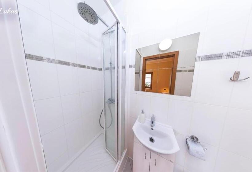 Standard Connecting Room, Pension Lukas