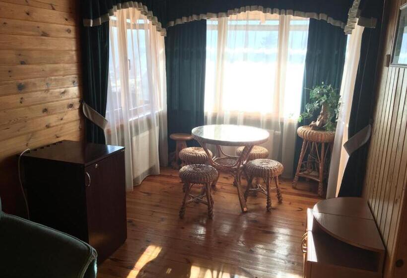 Camera Tripla Superiore, Smerekova Hata