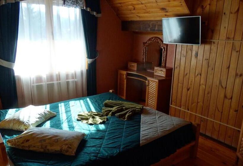 Camera Tripla Superiore, Smerekova Hata