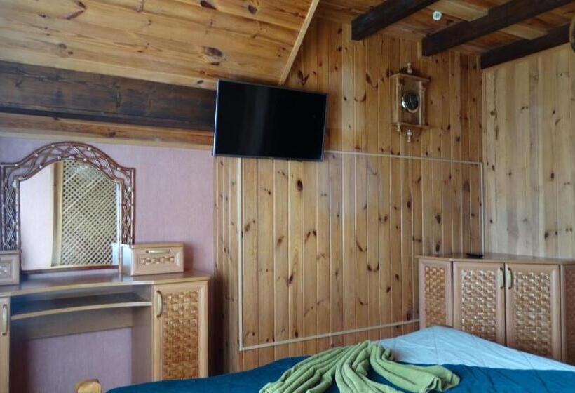 Camera Tripla Superiore, Smerekova Hata