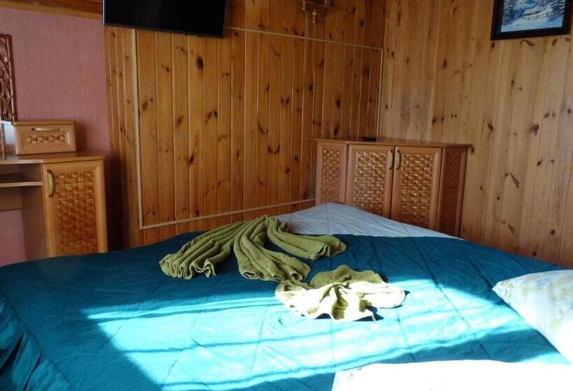 Camera Tripla Superiore, Smerekova Hata