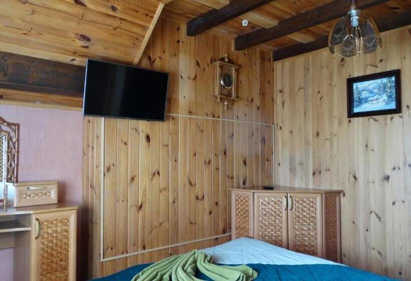 Camera Tripla Superiore, Smerekova Hata