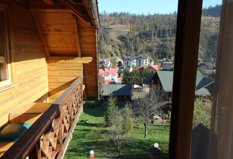 Camera Tripla Superiore, Smerekova Hata