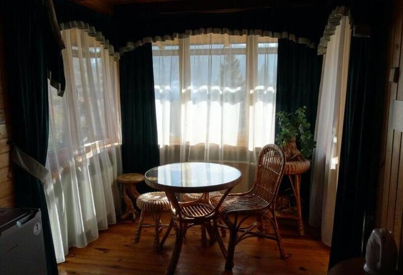 Camera Tripla Superiore, Smerekova Hata