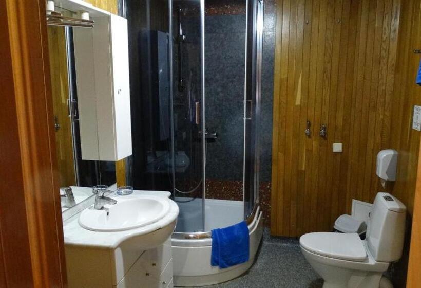 Camera Tripla Superiore, Smerekova Hata