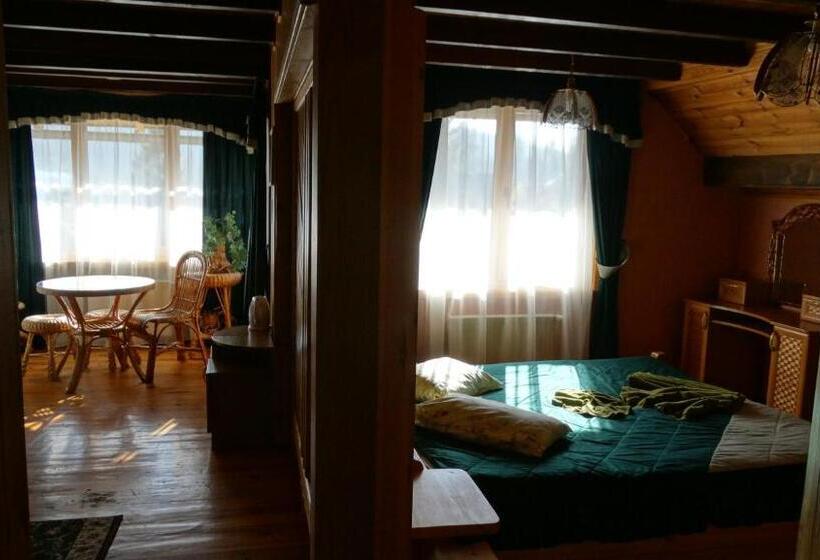 Camera Tripla Superiore, Smerekova Hata