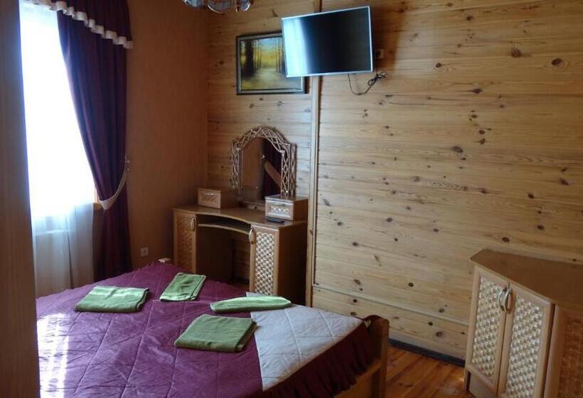 Camera Tripla Superiore, Smerekova Hata