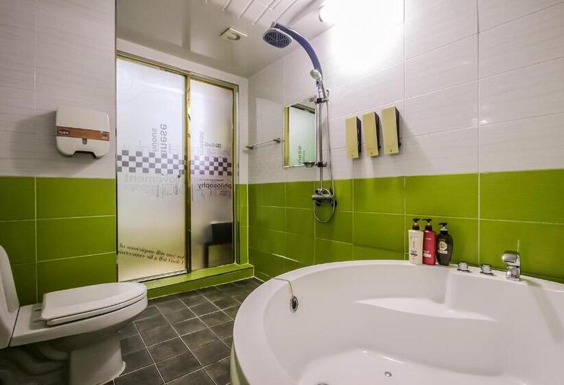 스탠다드 자쿠지 룸, Jinju Gng Motel