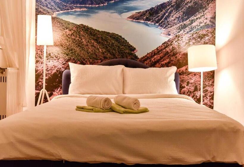 اتاق استاندارد با سرویس بهداشتی مشترک, Get Inn Skopje Hostel