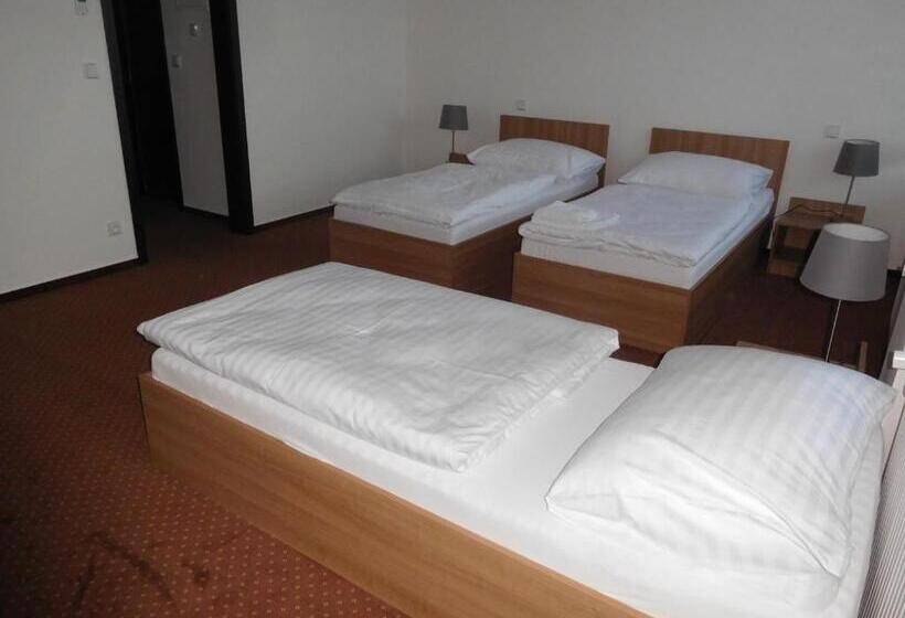 غرفة قياسية ثلاثية, Fabrika