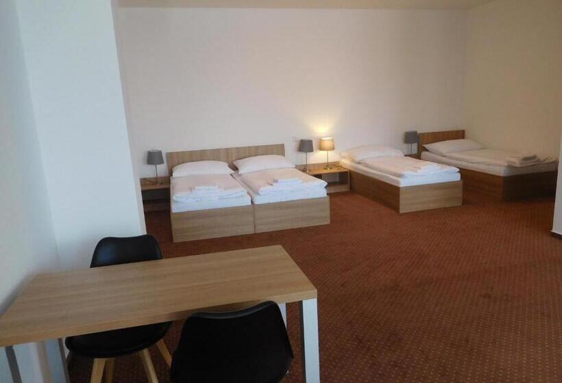 غرفة قياسية رباعية, Fabrika