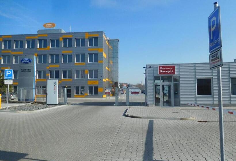 غرفة قياسية رباعية, Fabrika