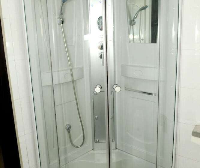 Chambre Deluxe, Ravens