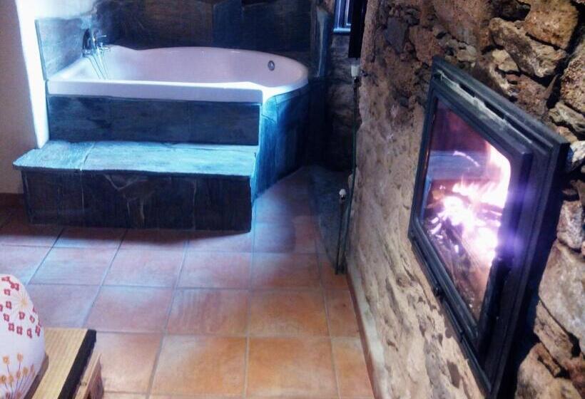 غرفة قياسية مزوَّدة بجاكوزي, Rural Bermellar