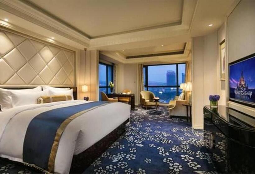 חדר פרמיום, The Pury