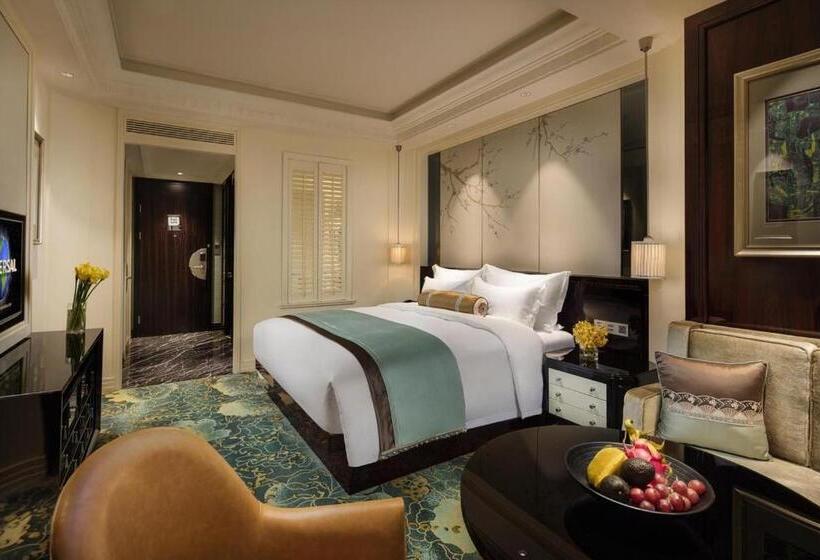 Pokój klasy Biznes, The Pury