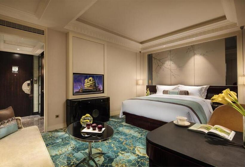 חדר ביזנס, The Pury