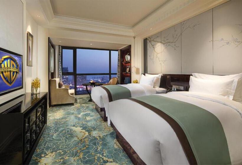 חדר סופריור, The Pury