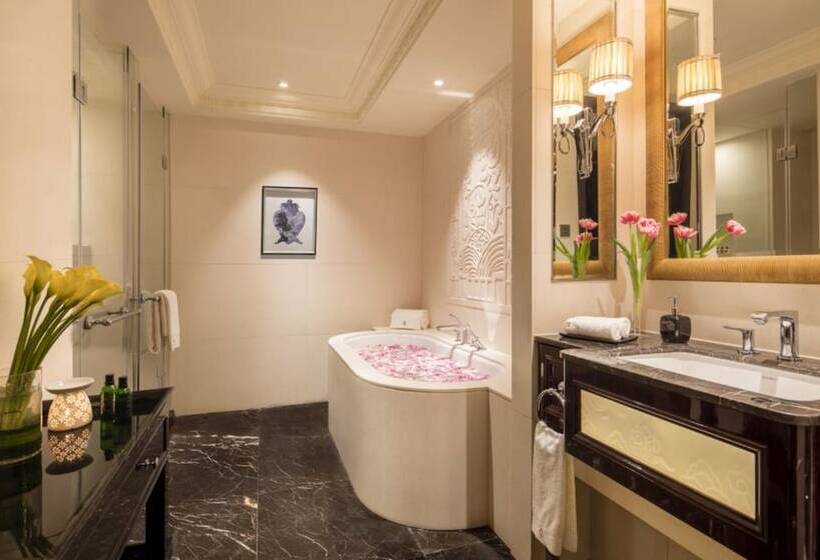 Pokój Deluxe, The Pury