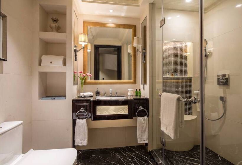 חדר דלוקס, The Pury