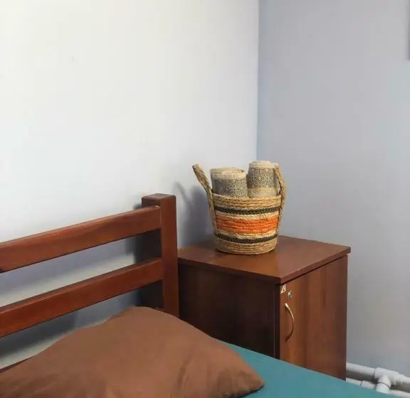 اتاق استاندارد سه نفره, Lions Heart Hostel
