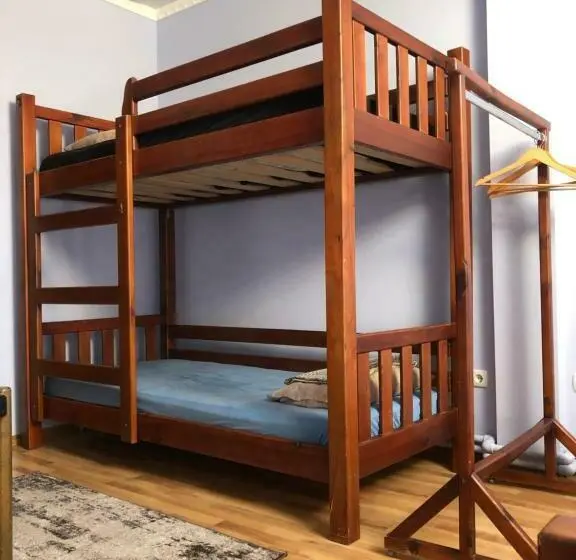 اتاق استاندارد سه نفره, Lions Heart Hostel
