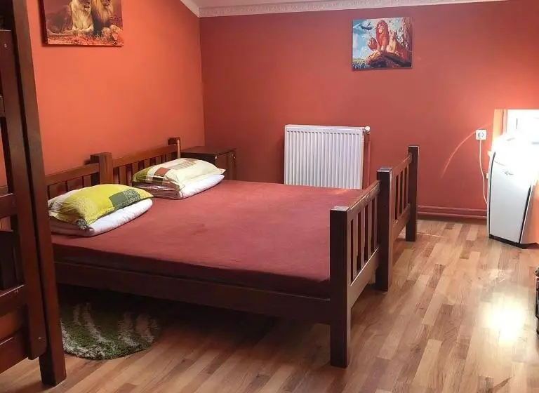 اتاق خانوادگی, Lions Heart Hostel