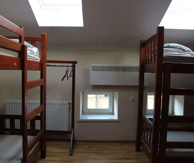 تختخواب در اتاق مشترک, Lions Heart Hostel