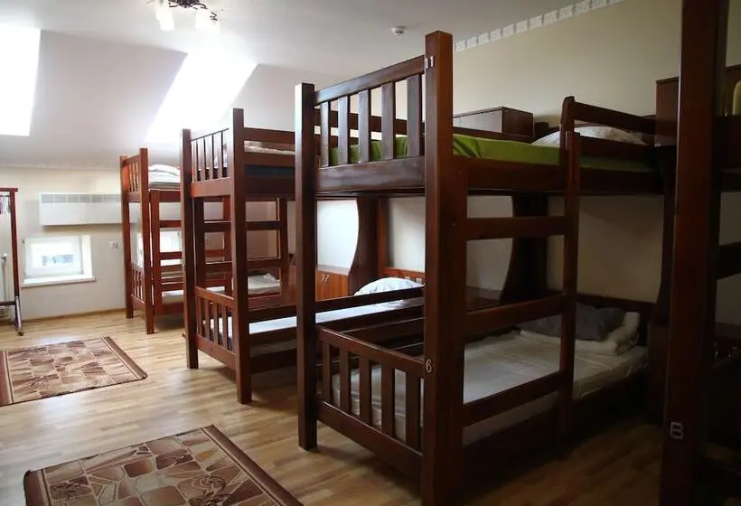 تختخواب در اتاق مشترک, Lions Heart Hostel